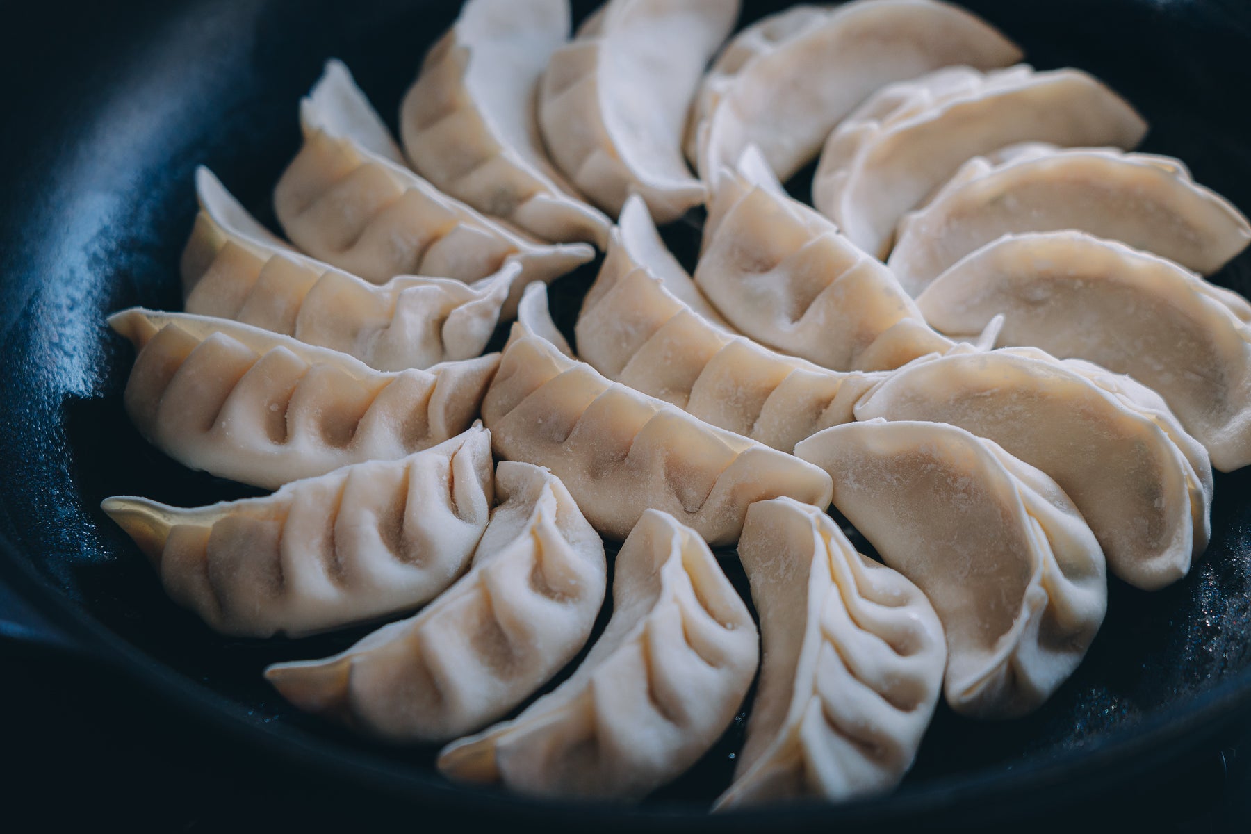 【ギフト箱付】3 é mon餃子 (12粒/1P)3Pセット【冷凍】